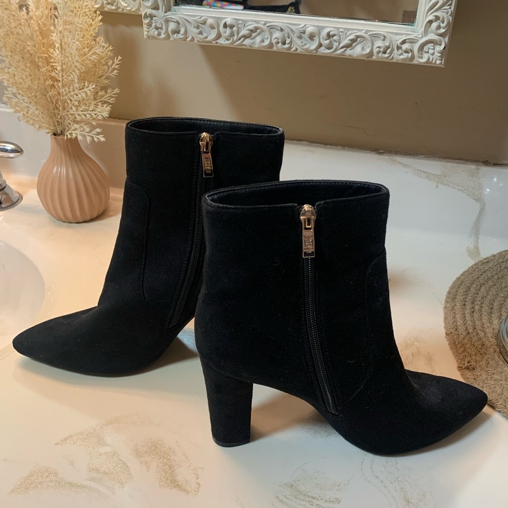 IDIFU Classic Black Suede Pointed Toe Block Heel Ankle Booties